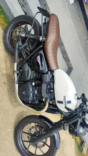 Moto extra sem detalhes 