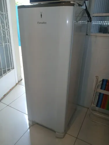 REFRIGERADOR ESMALTEC