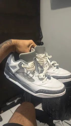 Jordan Spizike Low Cinza