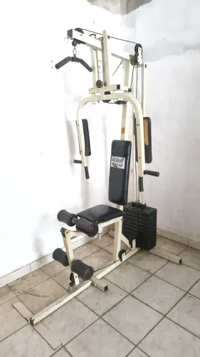 Estação de musculação 4 em 1