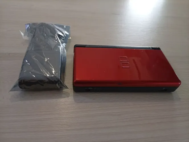Nintendo DS Lite Vermelho (Crimson Red) + Carregador ORIGINAL Nintendo