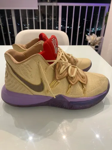 Tênis Kyrie 5 Edição especial Lunar 