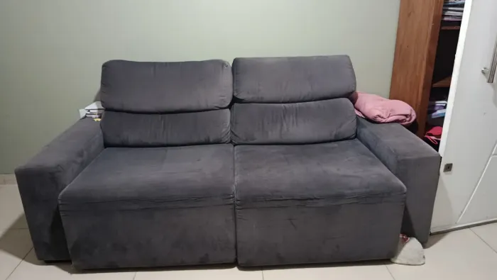 Vendo sofá - 2 lugares. 2m Cinza Escuro 