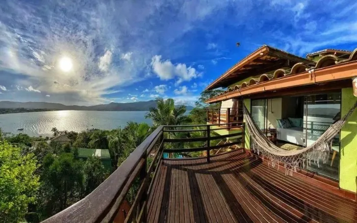 Pousada para Alugar em Florianópolis/SC - Piscina Privativa, 8 Chalés e 6 vagas.