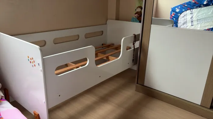 Minicama Infantil Branca com Proteção + Colchão (Apenas 6 meses de uso!)