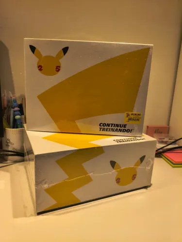 Box coleção dourada celebrações 25 anos POKÉMON