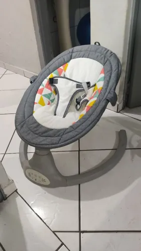 Cadeira de balanço automática para bebê, controle remoto, bluetooth, sons suaves.