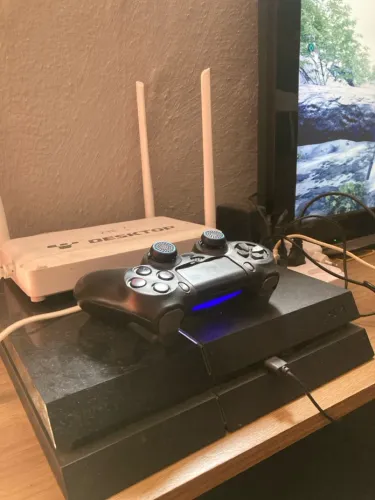 Vendo Ps4 500GB + 1 controle funcionando tudo normal !