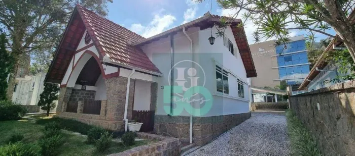 Casa com 4 dormitórios para alugar, 273 m² por R$ 10.242,15/mês - Centro - Poços de Caldas