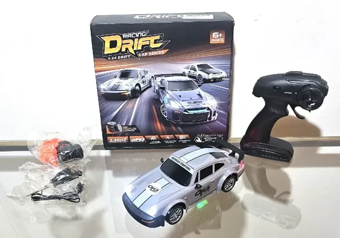 Carrinho de Controle Remoto Drift Recarregável 4x4 e Direção Controle Pulso Com Acessórios