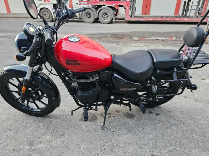 Meteor 350 com acessórios