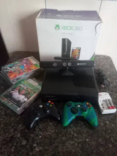 Xbox 360 500gb + Kinect, 2 controles, 45 jogos + carregador de pilha