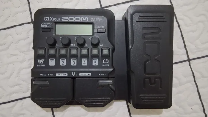 pedaleira zoom g1x four USADO