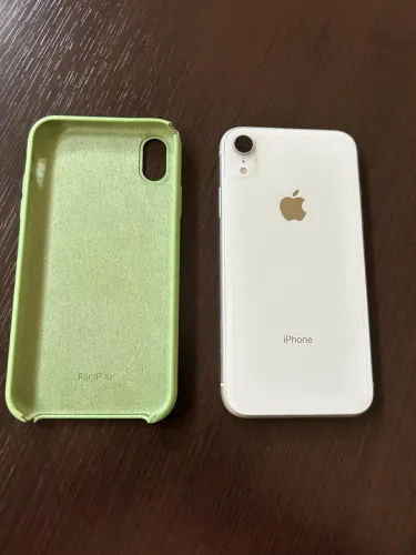 iPhone XR branco 128 gb