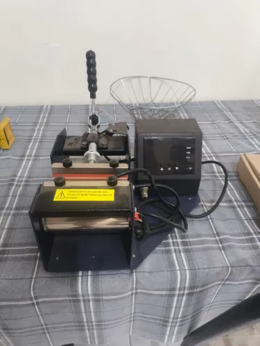 Prensa de caneca Mundi 220V + Kit Insumos