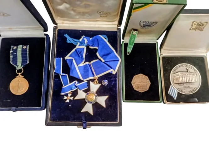 Coleção de medalhas antigas coleção militaria estojos de época