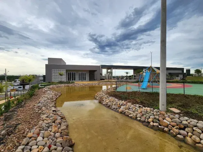 Terreno à venda no Florais Pérola com 180 metros, bairro Ribeirão do Lipa, Cuiabá, MT