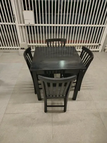 Conjunto Mesa com 4 cadeiras para restaurante