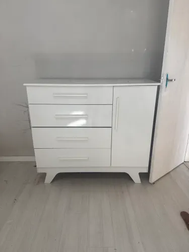 Doação Cômoda 4 gavetas 1 porta