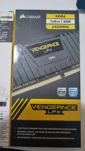 Memória RAM Corsair Vengeance 8GB - 2400Mhz