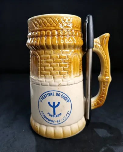 Antigo caneco de chopp para colecionadores