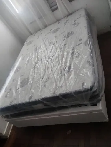 CAMA DE CASAL COM BAÚ