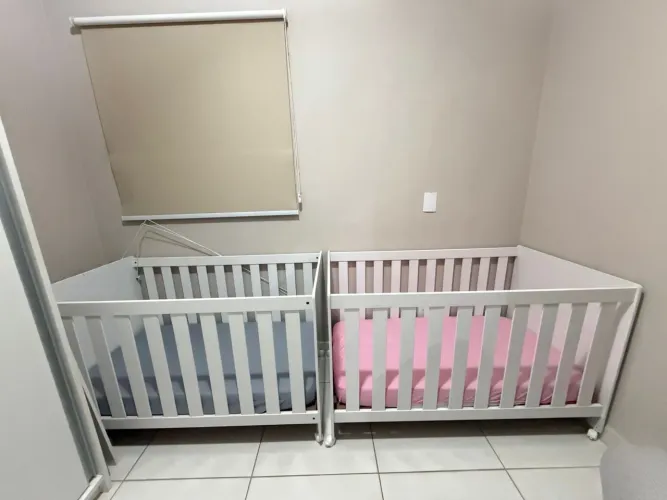 Berço que vira sofá cama 3 níveis de altura