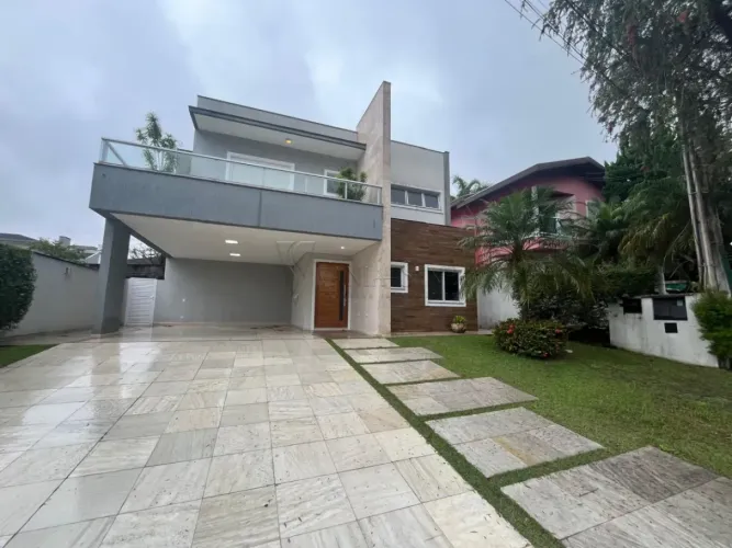 CASA À VENDA OU LOCAÇÃO EM CONDOMÍNIO FECHADO ? JACAREÍ/SP
