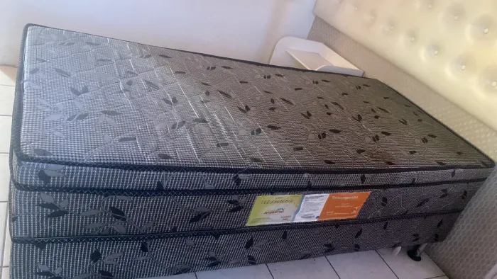Cama solteiro ótima, 350$ 