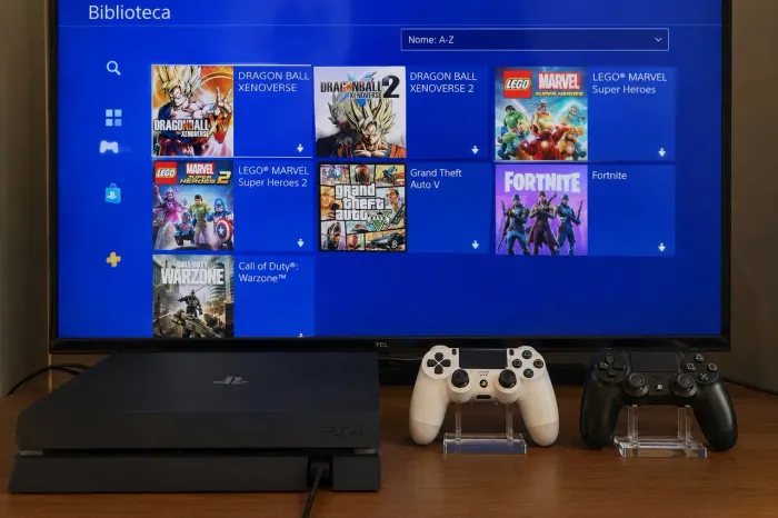 Vendo ps4 completo 2 controles e vários jogos aceito cartão