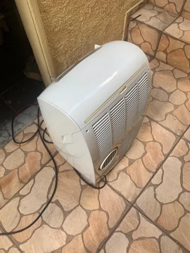 Vendo ar condicionado portátil 12000 btus semi novo funcionando 