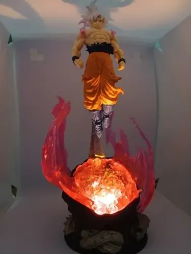 GOKU COM BASE LED INSTINTO SUPERIOR ACTION FIGURE