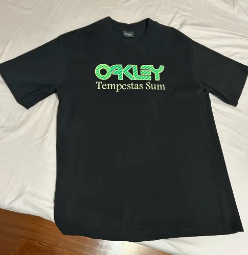 Camiseta Oakley Tempestas Sum Graphic Tee Original.