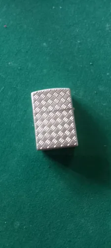 Isqueiro tipo zippo