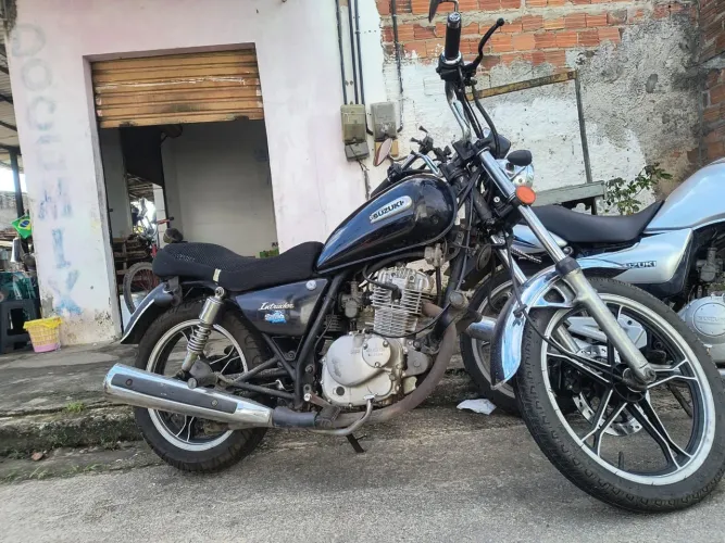 Moto Suzuki intruder 