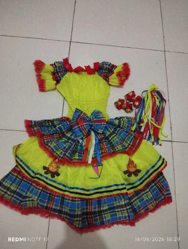 Vestido de são João mais a tiara do cabelo