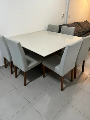 Mesa de jantar e 6 cadeiras