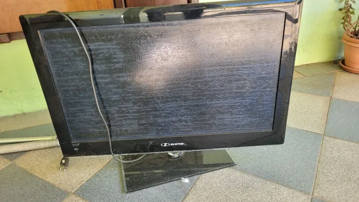 TV de Led 32 polegar Buster Estragada