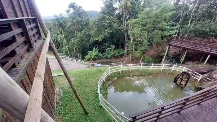 Lindo sítio com 10.700 mil e setecentos metros quadrados a 1 km da BR 282 em Aguas Mornas 