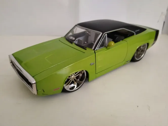 Miniatura Dodge Charger muscle cara Jada toys 1/24