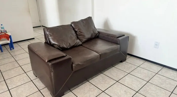 Lindo sofa couro marrom
