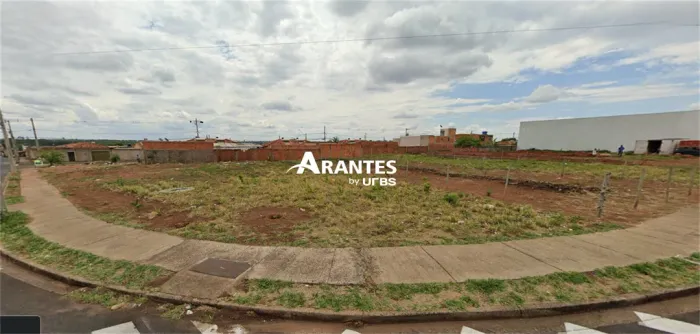 Terreno com 655m² à venda no bairro Jardim Karaíba