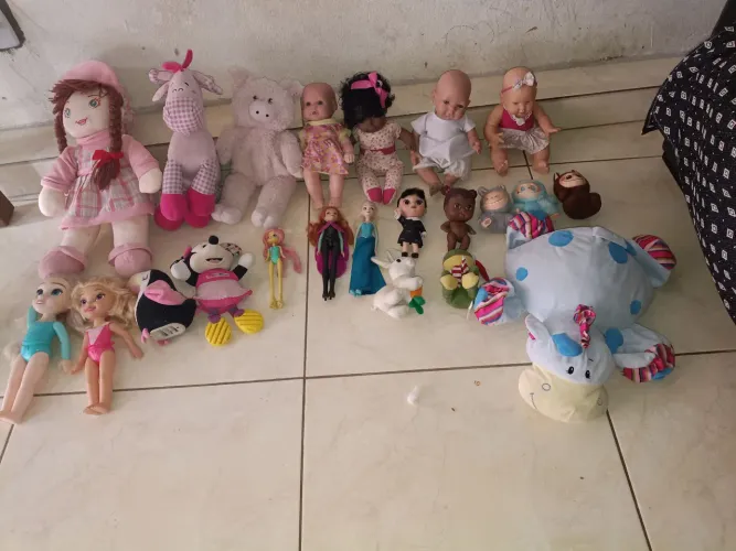 LOTE DE BRINQUEDOS R$ 150,00