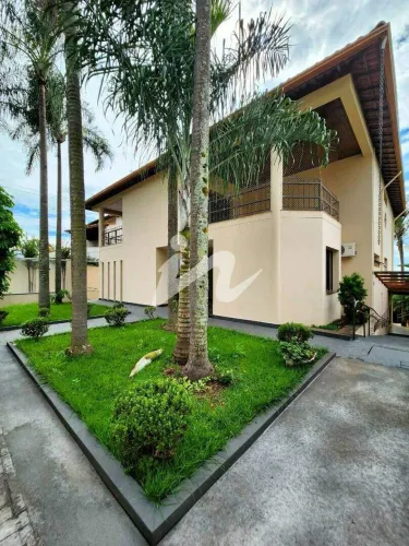 Sobrado com 4 dormitórios para alugar, 700 m² - Cidade Jardim - Uberlândia/MG