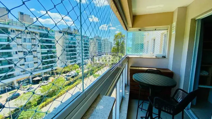 APARTAMENTO PORTEIRA FECHADA NO CONDOMÍNIO LUAR DO PONTAL RECREIO DOS BANDEIRANTES