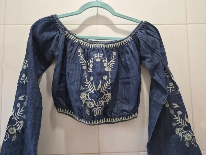 Top cropped feminino estilo jeans bordado