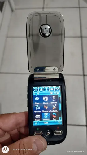 Vendo celular Motorola antigo, para colecionador, está funcionando. bateria inchada. 