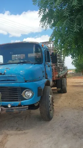Vendo caminhão Mercedes em dias