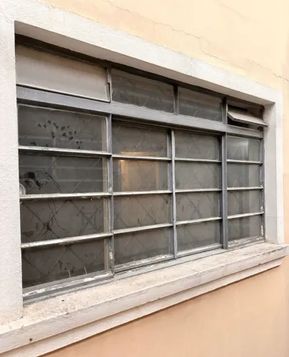 Janela 1,80x1,30 maciça 