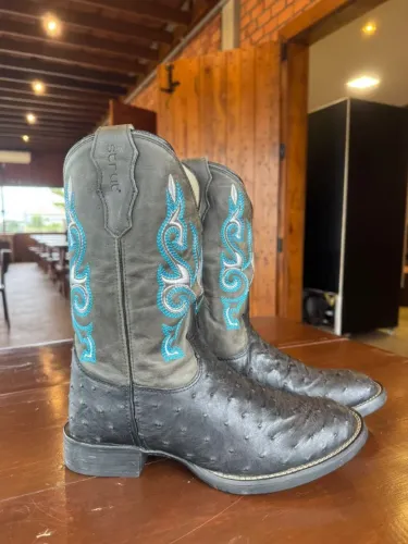Bota Texana Strut em Couro de Avestruz - Bico Redondo - Tam 44
